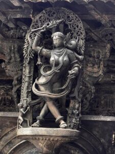 शिलाबालिका कोटी कुपीते अथवा मर्कट सुंदरी-Belur Shilabalika - Paintings carved in Stone