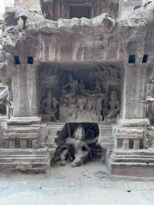 रावणानुग्रह - कैलास लेणे क्रमांक १६- दक्षिण बाजू 