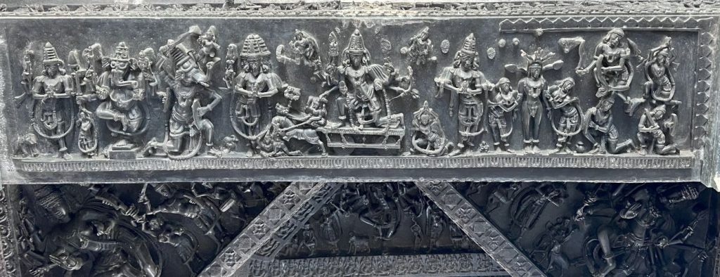 वितानावरील उत्तरेकडील पट्टीका