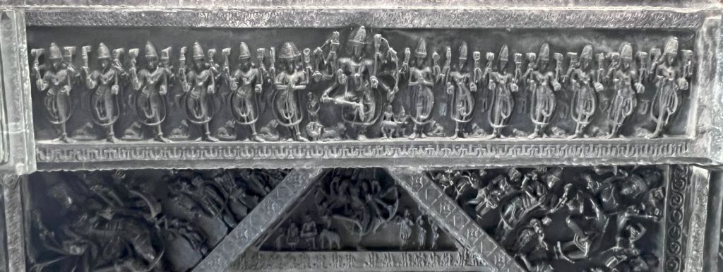 वितानाची पूर्व दिशेची खालची बाजू